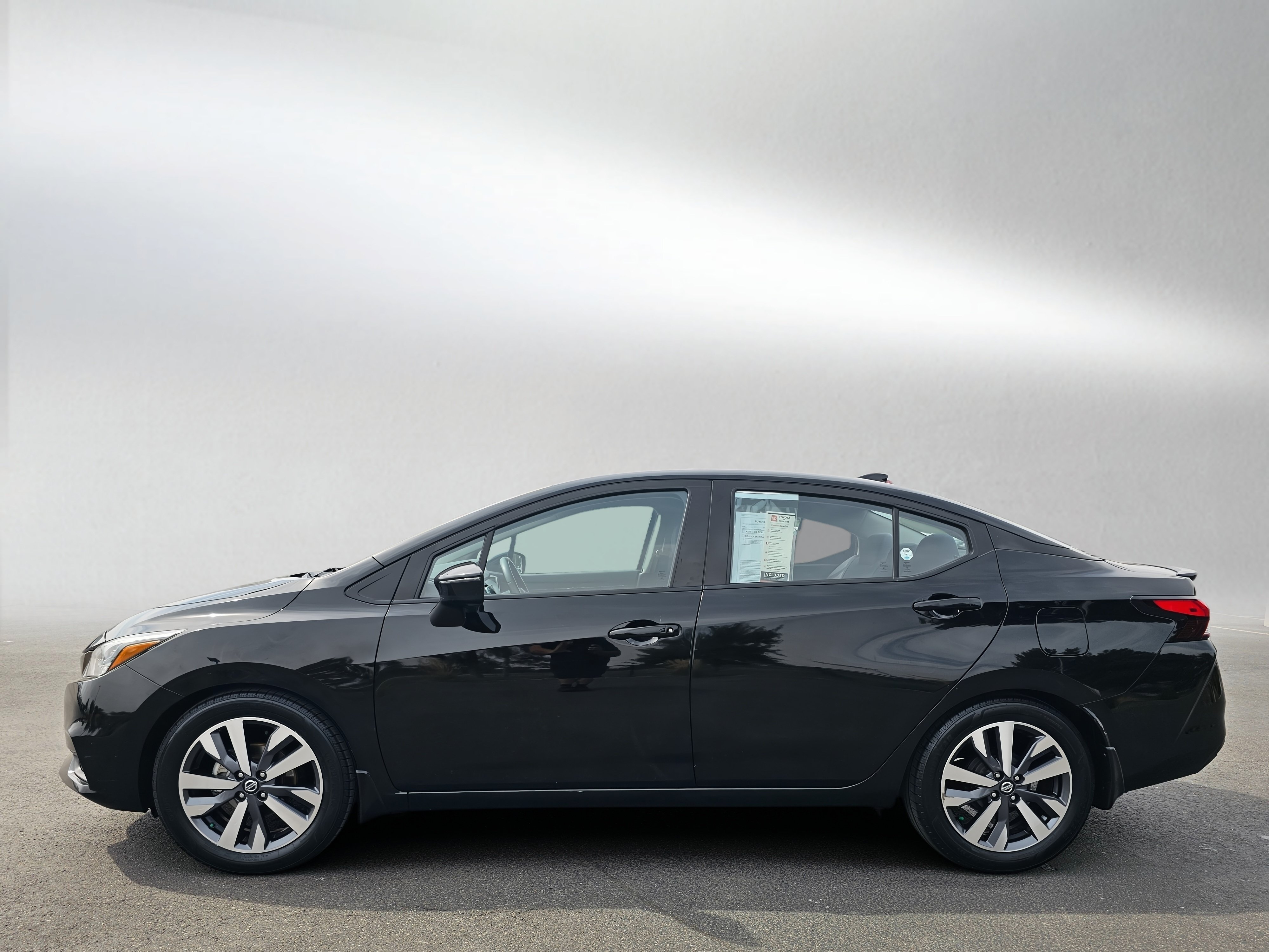 Used 2020 Nissan Versa SR FWD image 2