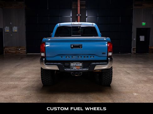 Used 2019 Toyota Tacoma TRD Off-Road image 7