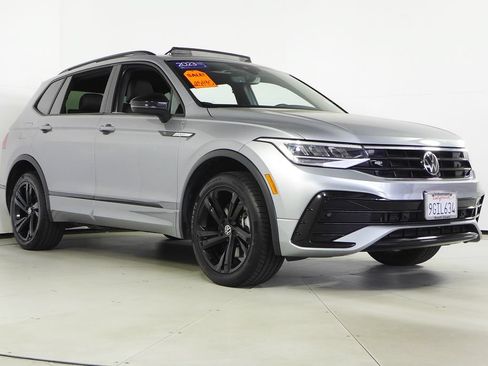 Certified 2023 Volkswagen Tiguan SE R-Line FWD image 4