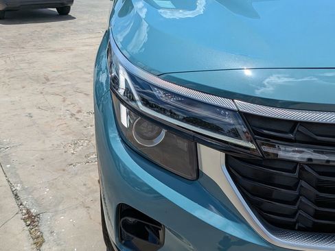 Certified 2025 Kia Seltos S FWD image 10