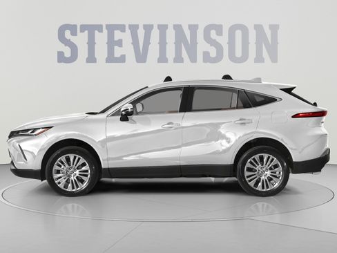 Used 2023 Toyota Venza XLE AWD/4WD image 3