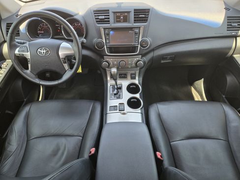 Used 2013 Toyota Highlander SE FWD image 26