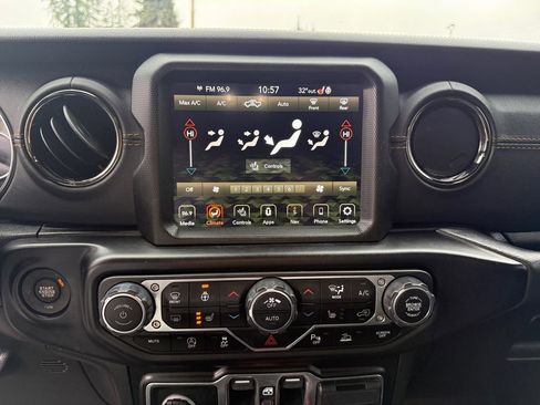 Used 2022 Jeep Gladiator Overland image 21