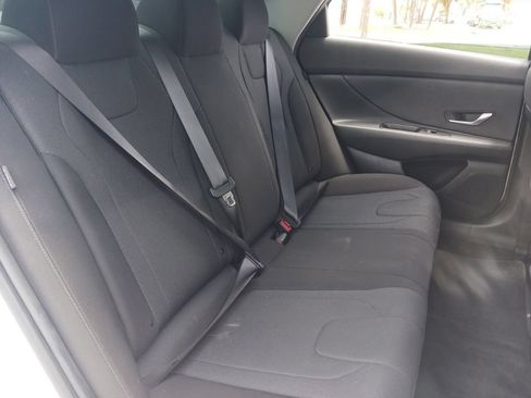 Used 2025 Hyundai Elantra SE FWD image 18