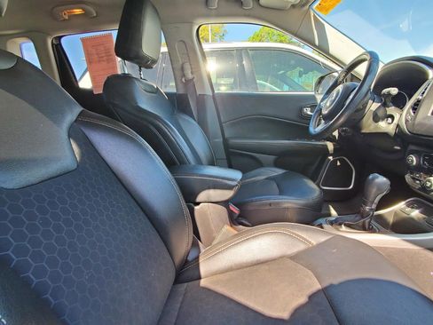 Used 2019 Jeep Compass Latitude w/ Safety & Security Group image 4