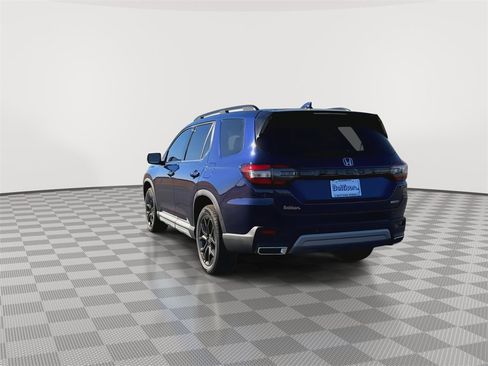 New 2025 Honda Pilot Touring image 7