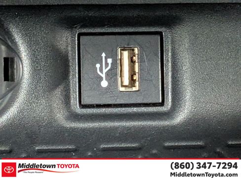 Used 2025 Toyota RAV4 XLE AWD/4WD image 26