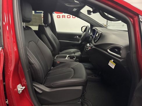 New 2026 Chrysler Voyager LX image 35