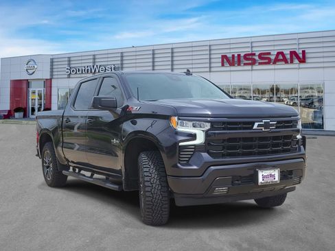 Used 2022 Chevrolet Silverado 1500 RST AWD/4WD image 2