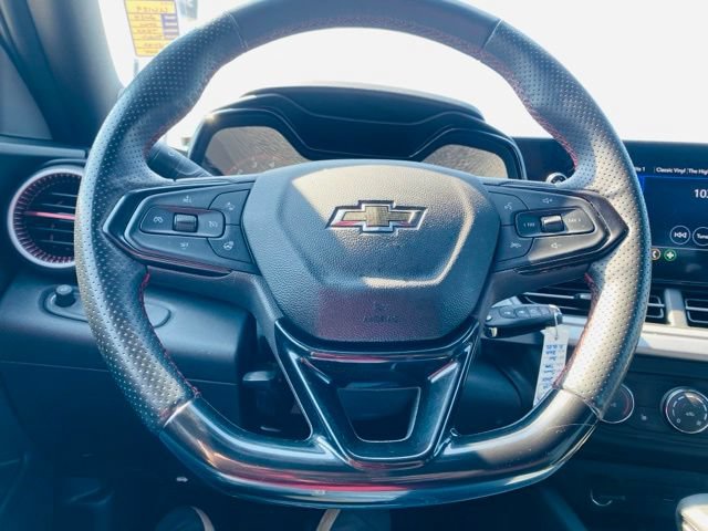 Used 2025 Chevrolet Trax RS FWD image 27
