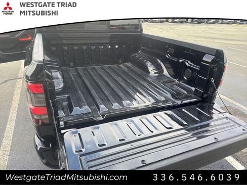 Used 2022 Nissan Frontier PRO-4X w/ Off-Road Protection Package image 8