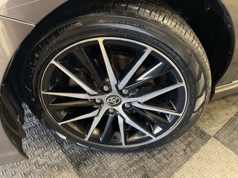Used 2021 Toyota Camry SE image 5