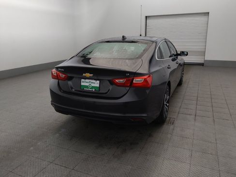 Used 2018 Chevrolet Malibu LT w/ Leather Package FWD image 7