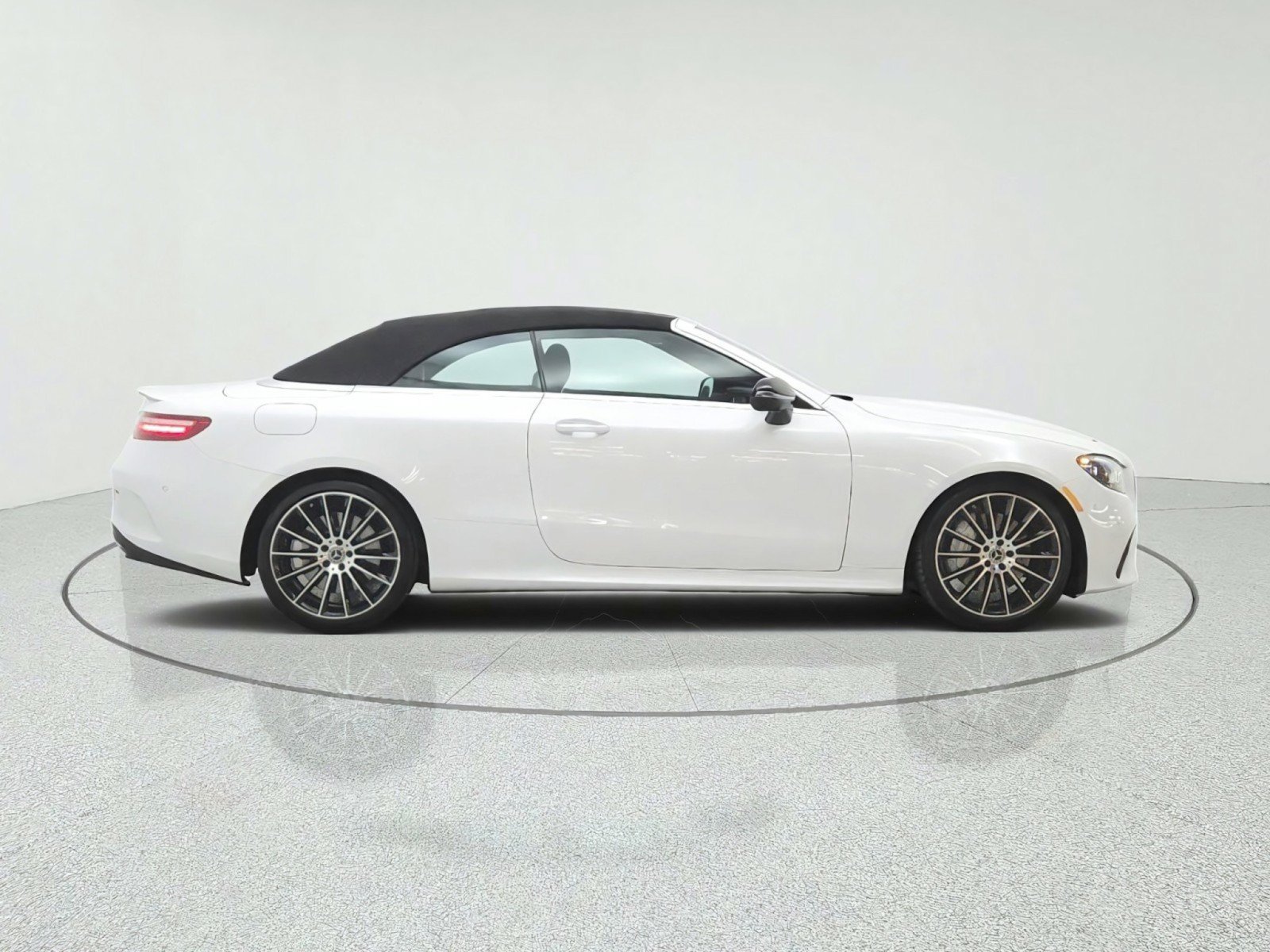 Used 2023 Mercedes-Benz E 450 Cabriolet image 4