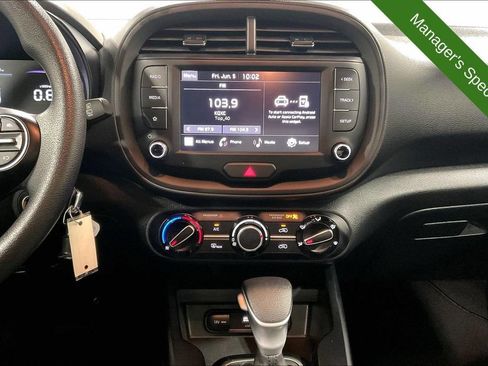 Used 2025 Kia Soul LX w/ LX Technology Package FWD image 7