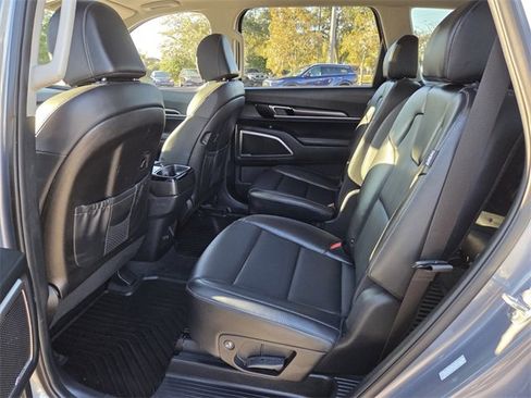 Used 2025 Kia Telluride S image 13