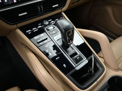 Certified 2023 Porsche Cayenne AWD/4WD image 12