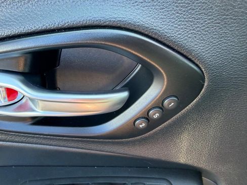 Used 2021 Jeep Cherokee Limited AWD/4WD image 21
