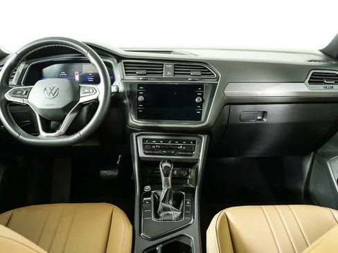 Certified 2023 Volkswagen Tiguan SE w/ Panoramic Sunroof Package image 23