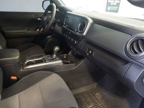 Used 2022 Toyota Tacoma TRD Off-Road AWD/4WD image 20
