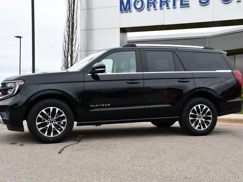 Used 2025 Ford Expedition Platinum image 2