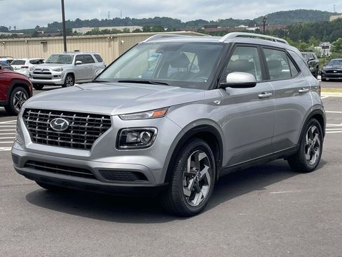 Used 2024 Hyundai Venue SEL FWD image 7
