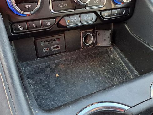 Used 2021 GMC Yukon SLT w/ SLT Premium Package image 11