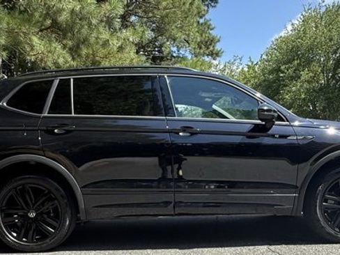 Used 2022 Volkswagen Tiguan SE R-Line image 14