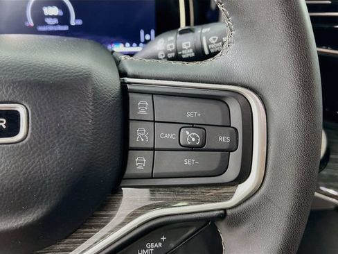 Used 2022 Jeep Wagoneer Series III w/ Premium Group I AWD/4WD image 34
