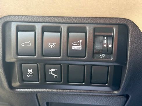 Used 2022 Subaru Ascent Limited AWD/4WD image 17