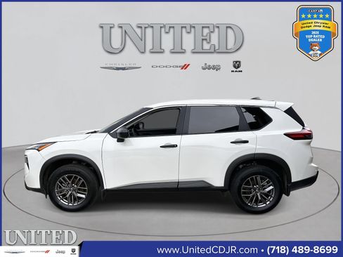 Used 2024 Nissan Rogue S image 6