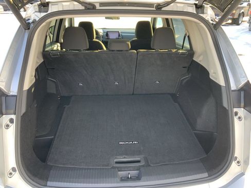 Used 2024 Nissan Rogue SV image 8