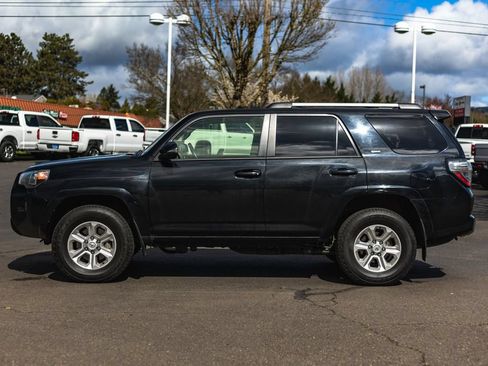 Used 2024 Toyota 4Runner SR5 Premium w/ Moonroof Package AWD/4WD image 10