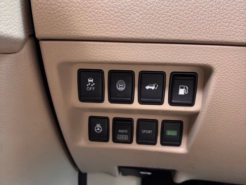 Used 2018 Nissan Rogue SL w/ Premium Package AWD/4WD image 25