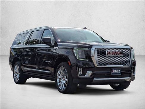 Used 2022 GMC Yukon XL Denali AWD/4WD image 3