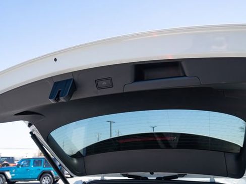 Certified 2023 Volkswagen Atlas Cross Sport SE w/ Panoramic Sunroof Package image 36