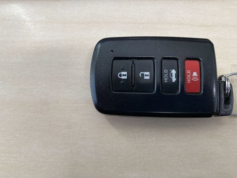 Used 2017 Toyota Corolla SE image 37