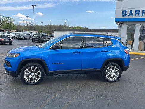 Used 2024 Jeep Compass Latitude AWD/4WD image 2