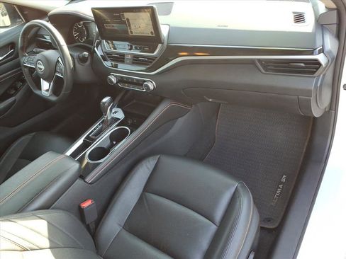 Used 2023 Nissan Altima 2.5 SR w/ SR Premium Package image 18