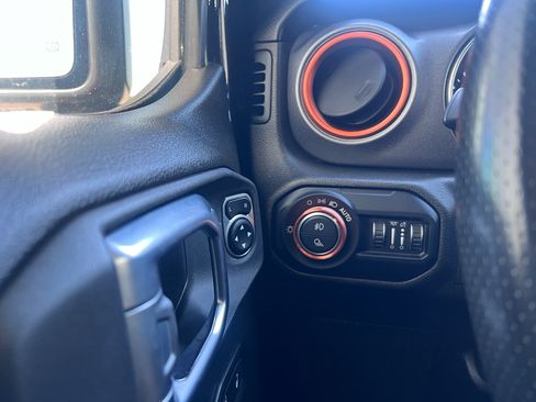 Used 2021 Jeep Gladiator Mojave w/ Cold Weather Group AWD/4WD image 19