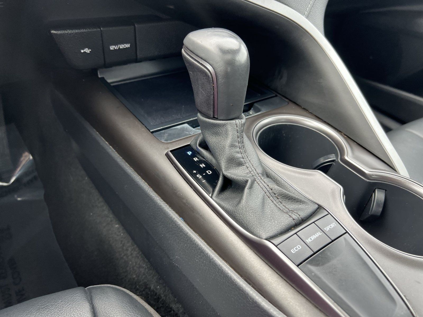 Used 2023 Toyota Camry SE w/ Cold Weather Package FWD image 21