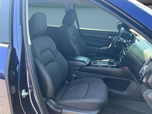 Used 2022 Nissan Pathfinder SV image 30