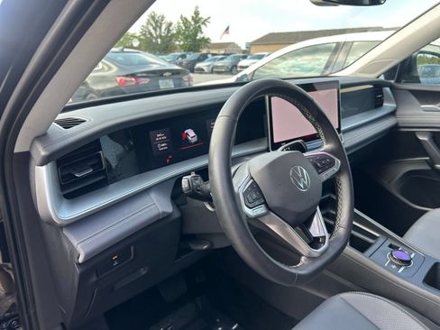 Used 2026 Volkswagen Tiguan SE AWD/4WD image 32