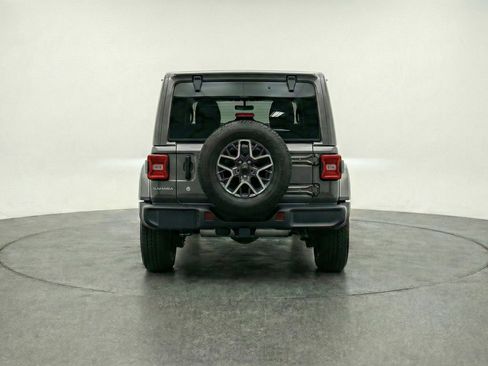 Used 2025 Jeep Wrangler Sahara image 7