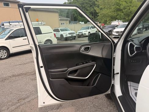 Used 2023 Kia Soul LX w/ Option Group 015 FWD image 14