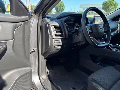 Used 2025 Nissan Rogue SV FWD image 36