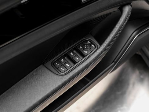 Used 2022 Porsche Panamera 4 AWD/4WD image 47