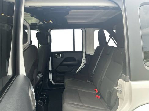 Used 2019 Jeep Wrangler Unlimited Sahara AWD/4WD image 21
