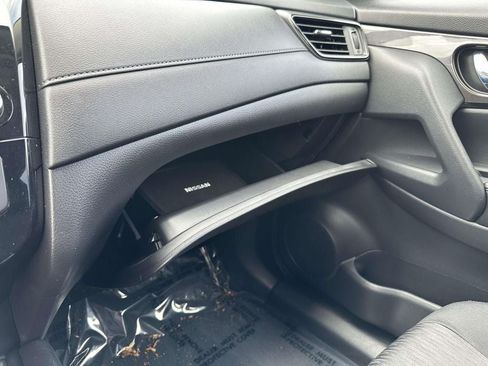 Used 2019 Nissan Rogue SV w/ Premium Package AWD/4WD image 19
