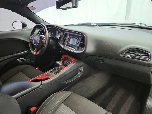 Used 2016 Dodge Challenger R/T image 19